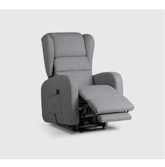 Le poltrone alzapersona reclinabili La Castellana combinano tre meccanismi per garantire comfort personalizzato: alzapersona, relax e letto.