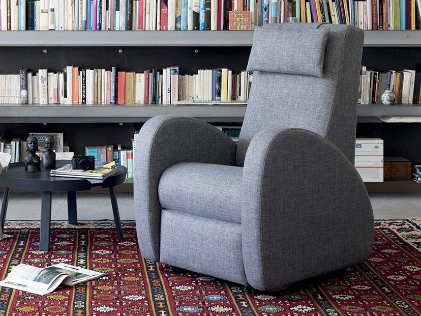 Scegliere una Poltrona alzapersona elettrica significa investire ogni giorno in autonomia, comfort e sicurezza. Con Poltrone La Castellana hai prodotti su misura, meccanismi affidabili e assistenza concreta. In questa guida trovi criteri semplici, testati in anni di esperienza, per individuare il modello giusto senza errori.