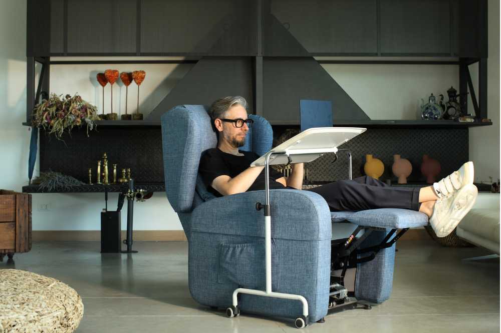 poltrone la castellana poltrona alzapersona per anziani e disabili con bracciolo removibile